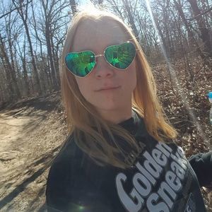 Meet your Posher, April